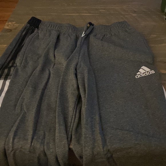 Men’s Adidas Pants - Picture 2 of 3